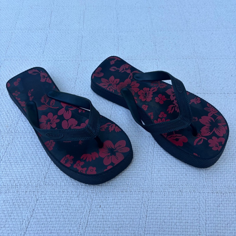 Women's 6/7 OLD NAVY Y2K Vintage Black Red Hawaiian Square Toe Flip Flops